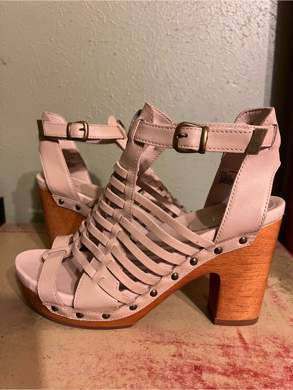 Jambu Women’s Valentina Beige Leather Wooden Heel Sandal Size 8 M Hand Crafted